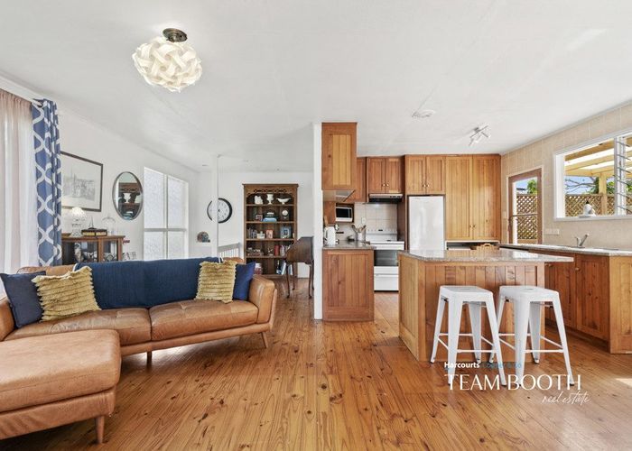  at 2/36 Cassino Street, Bayswater, Auckland
