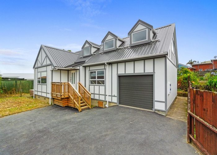  at 10b Harding Avenue, Te Atatu South, Waitakere City, Auckland