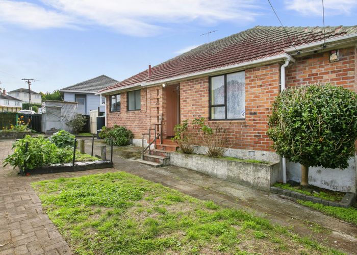  at 39 Oran Road, Panmure, Auckland