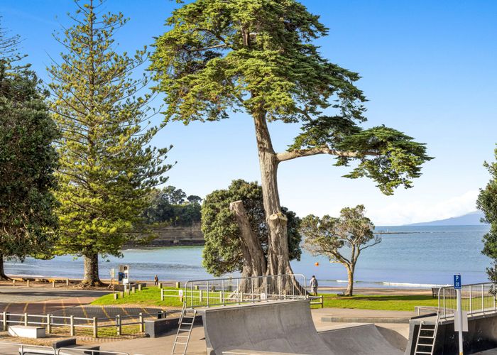  at 2/6 Beach Front Lane, Browns Bay, North Shore City, Auckland
