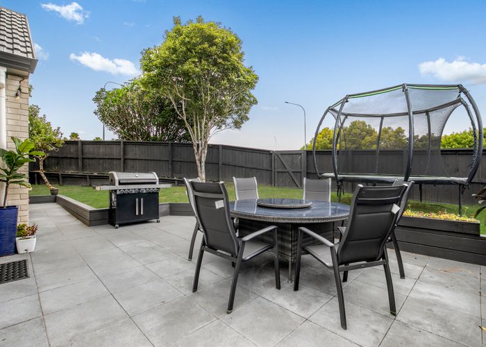  at 2/13 Perendale Close, Somerville, Manukau