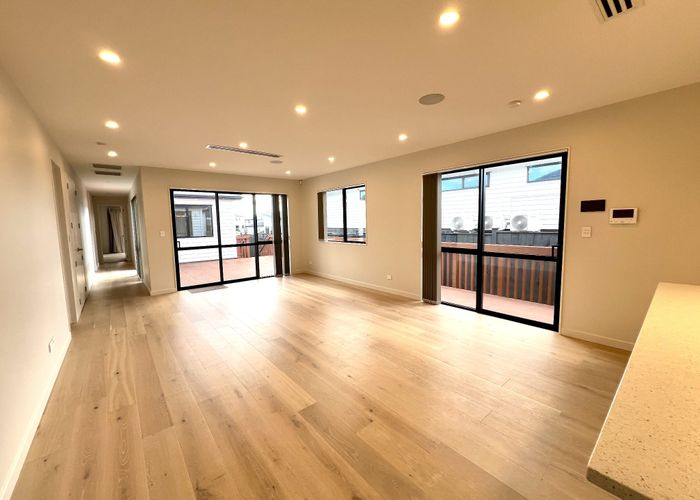  at 10 Rossbeg Lane, Flat Bush, Manukau City, Auckland