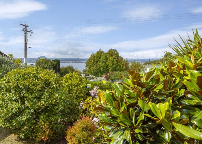  at 2/8 Kinder Street, Acacia Bay, Taupo, Waikato