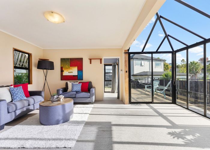  at 2/36 Regency Place, Sunnynook, Auckland