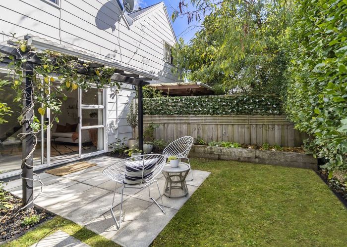  at 2/66 Taylors Road, St Lukes, Auckland
