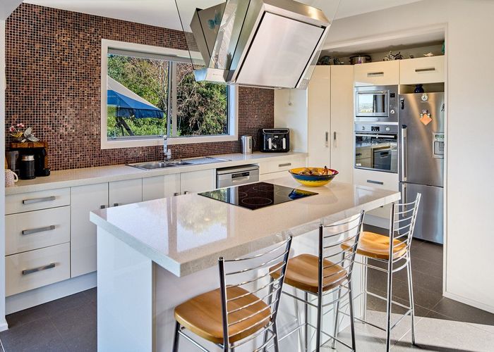  at 92 Mana View Road, Paremata, Porirua, Wellington