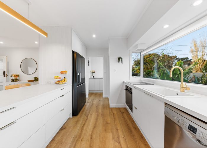  at 14 Camelot Place, Glenfield, North Shore City, Auckland