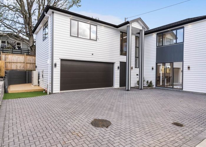 at 92D Godley Road, Green Bay, Auckland