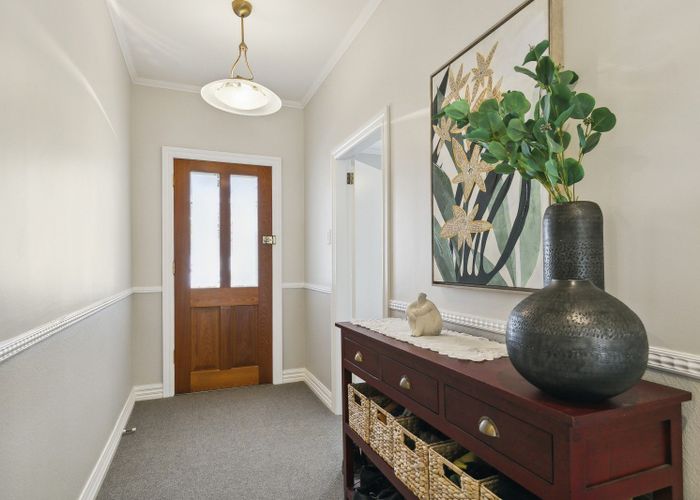  at 73 Oxford Street, Tawa, Wellington