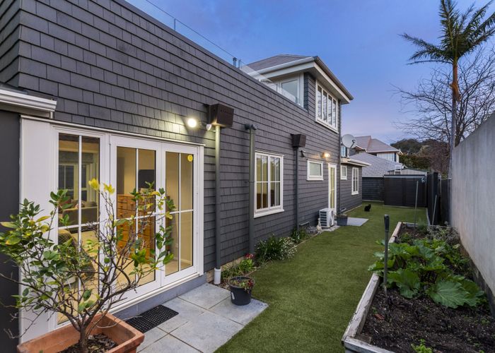  at 2/33 Ronaki Road, Mission Bay, Auckland City, Auckland