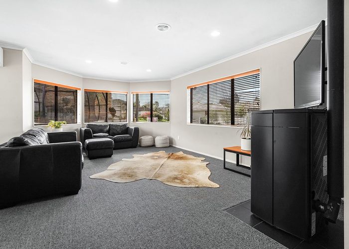  at 232 Grandview Road, Western Heights, Hamilton