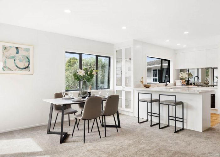  at 2/64 Blakeborough Drive, Forrest Hill, Auckland