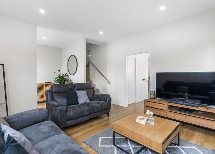  at 2/7 Wastney  Road, Alfriston, Manukau City, Auckland