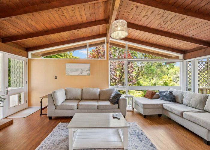  at 12 Raroa Terrace, Waiatarua, Waitakere City, Auckland