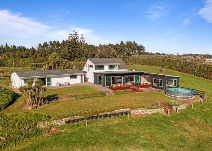 For sale 52 Beach Road, Urenui, New Plymouth, Taranaki homes.co.nz
