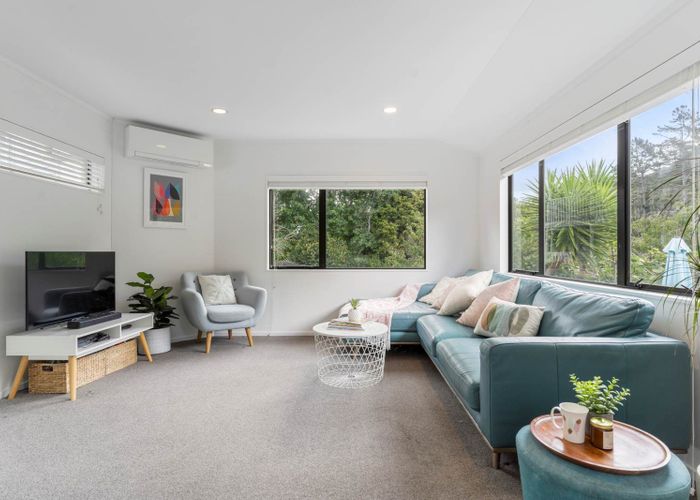  at 2/136 Lynn Road, Bayview, Auckland