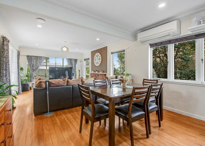  at 1/73 Chivalry Road, Glenfield, North Shore City, Auckland