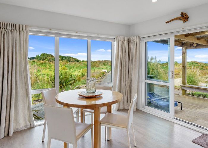  at 24 Strathnaver Glen, Waikawa Beach, Manakau