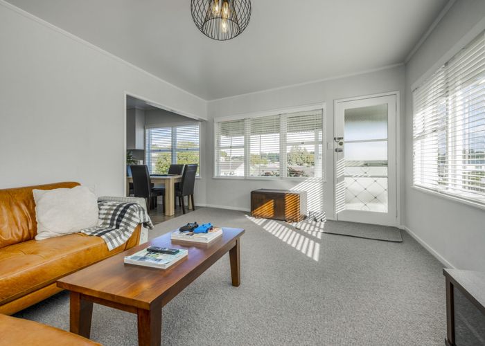  at 2/16 Duke Street, Papakura, Auckland