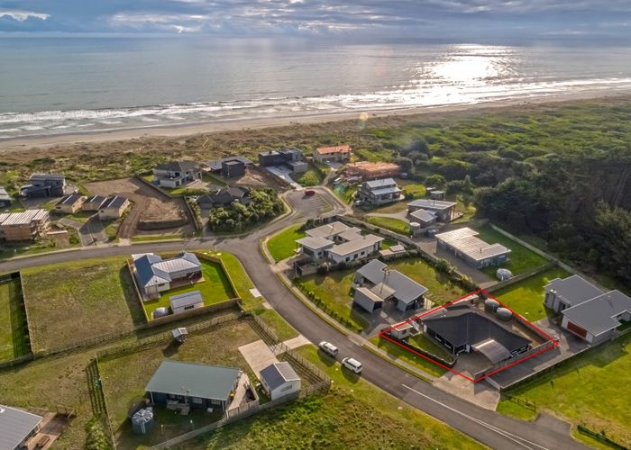  at 250 Park Avenue, Waitarere Beach, Levin