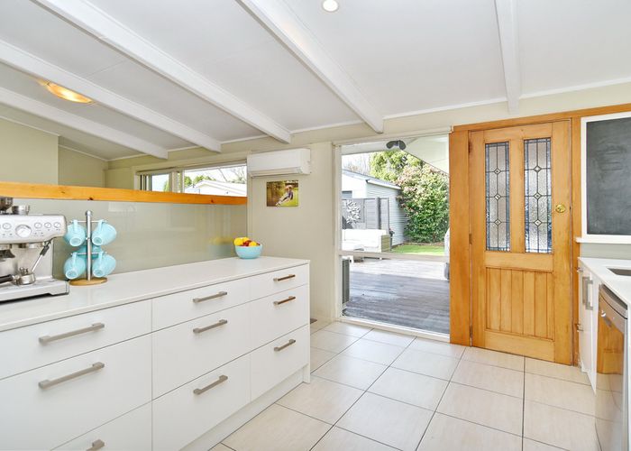 Free property data for 8 Crofton Road, Harewood, Christchurch homes.co.nz