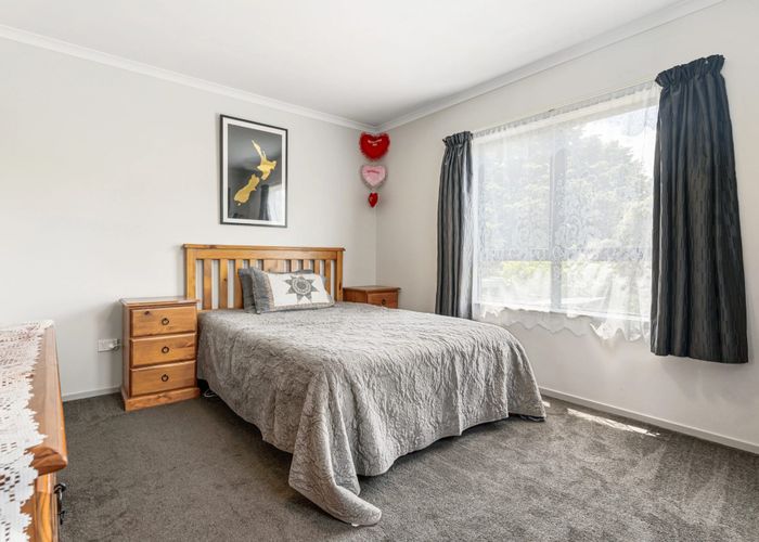  at 24 Tutuwhatu Crescent, Weymouth, Manukau City, Auckland