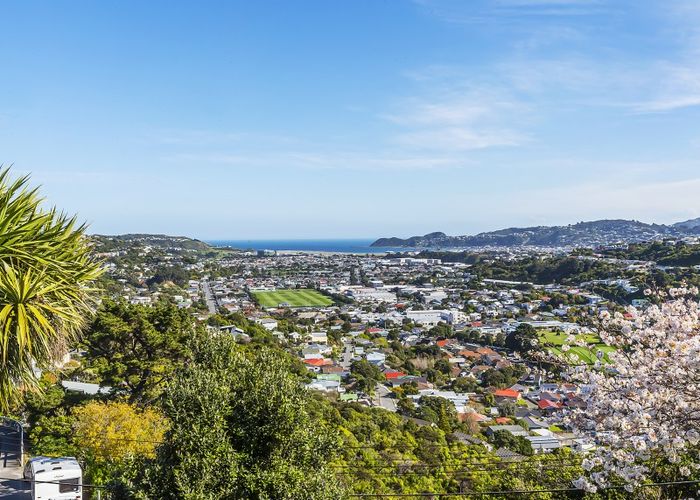  at 168 Nevay Road, Karaka Bays, Wellington