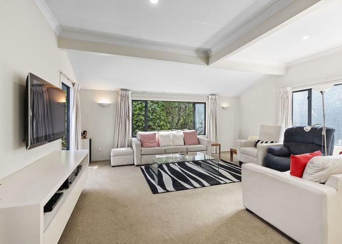  at 18 Oxford Street, Tawa, Wellington