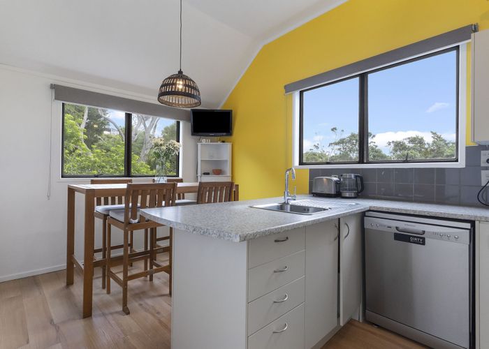  at 4/112 Coronation Road, Hillcrest, North Shore City, Auckland