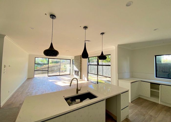  at 2 Patrols place, Bucklands Beach, Manukau City, Auckland