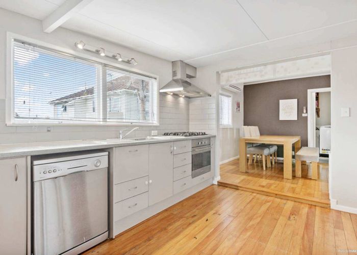  at 1/56 Roberts Road, Glenfield, North Shore City, Auckland