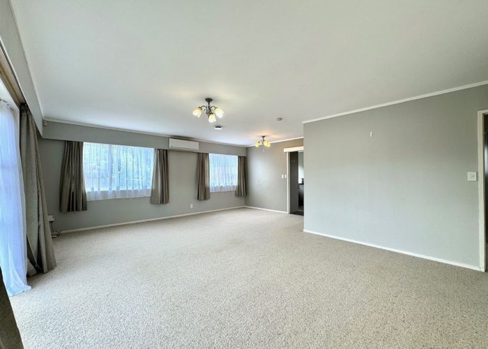  at 1/27 Butley Drive, Farm Cove, Manukau City, Auckland