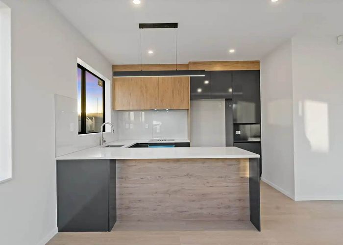  at 1/16 Binsted Road, New Lynn, Waitakere City, Auckland