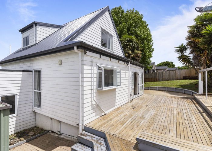  at 2/6 Sandgate Avenue, Botany Downs, Auckland