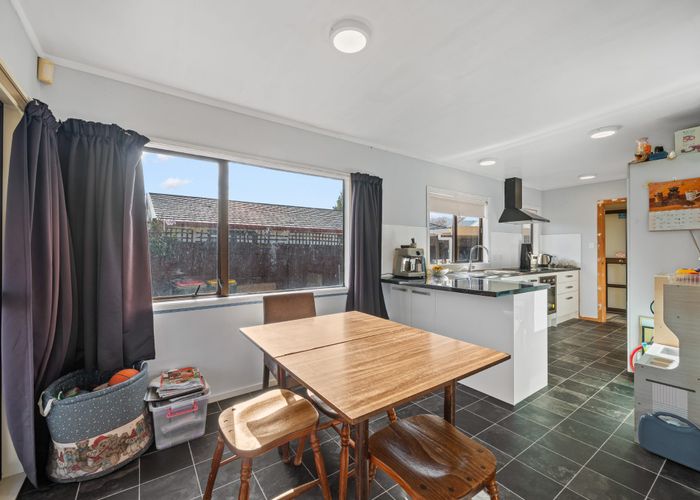  at 2/52 Athlone Crescent, Avalon, Lower Hutt, Wellington