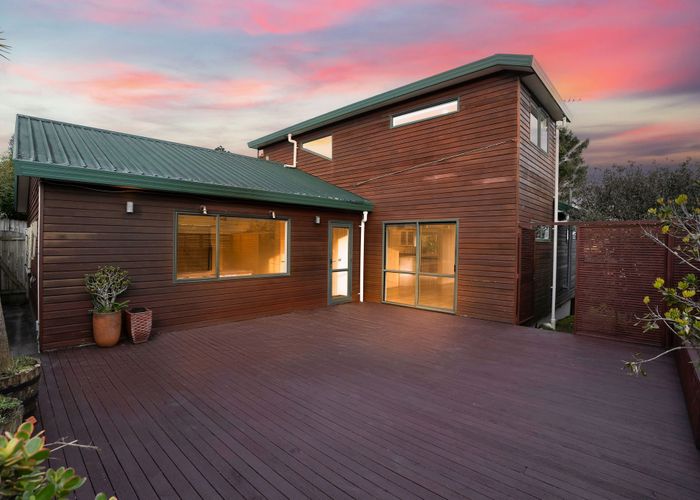  at 2/30 Roberts Road, Glenfield, North Shore City, Auckland