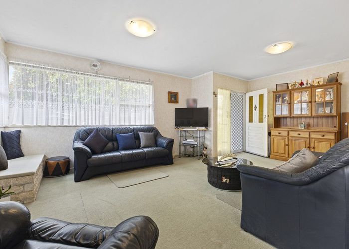  at 60 Wallace Road, Mangere Bridge, Auckland