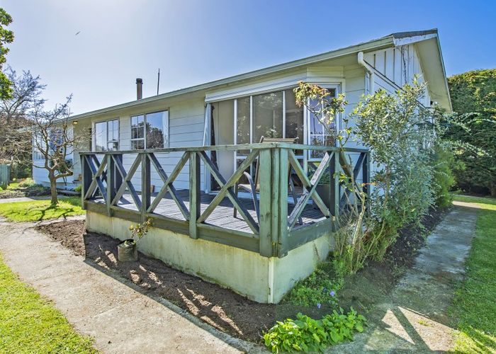 Free property data for 22 Swindells Road, Waikuku Beach homes.co.nz