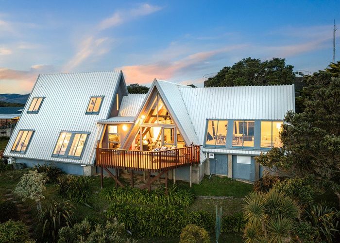  at 112 Gloaming Hill, Titahi Bay, Porirua, Wellington