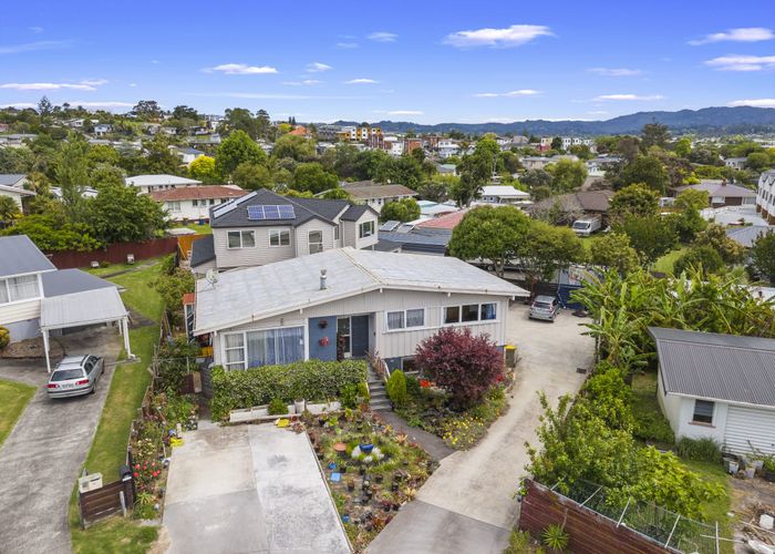  at 18 Tara Road, Henderson, Auckland