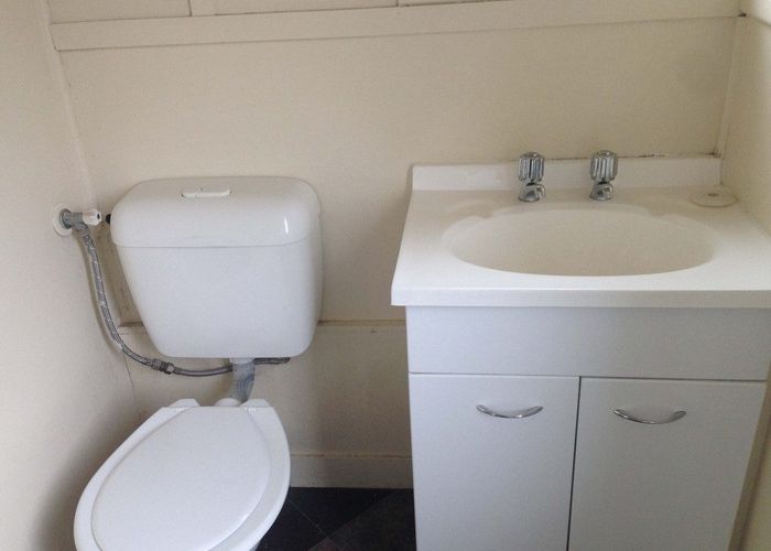  at 2/5 Walsall Street, Avondale, Auckland City, Auckland