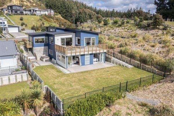  at 20 Madeira Close, Whitby, Porirua