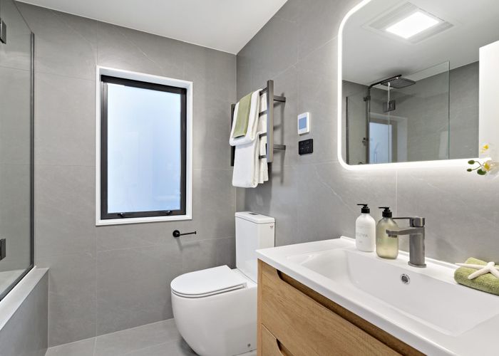  at 72 Selwyn Crescent, Forrest Hill, North Shore City, Auckland