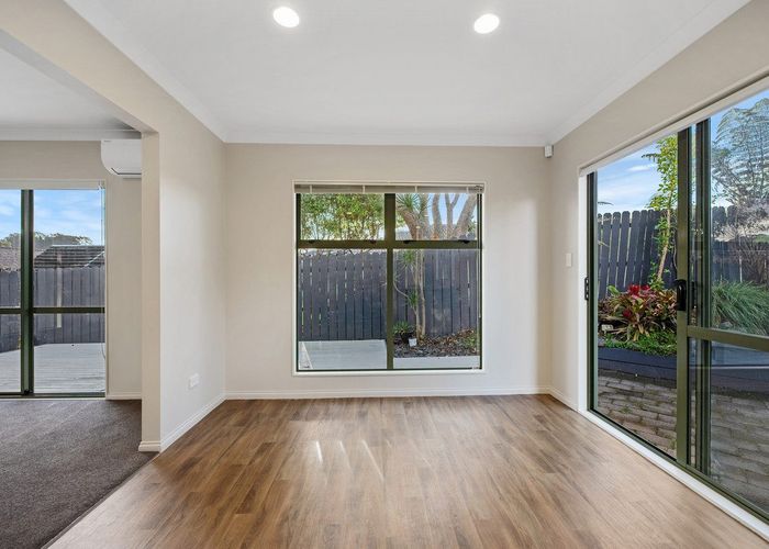  at 6 Chadlington Avenue, Henderson, Waitakere City, Auckland