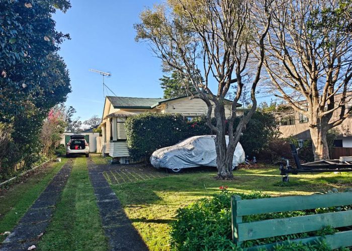  at 27 Fernleigh Avenue, Royal Oak, Auckland City, Auckland
