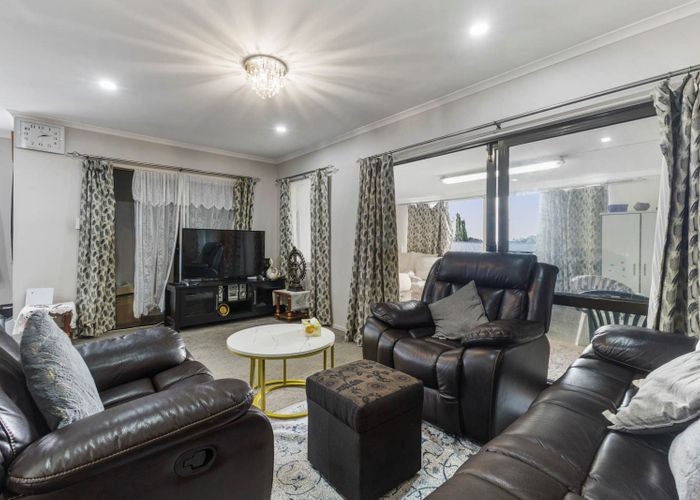  at 2/331 Weymouth Road, Weymouth, Manukau City, Auckland
