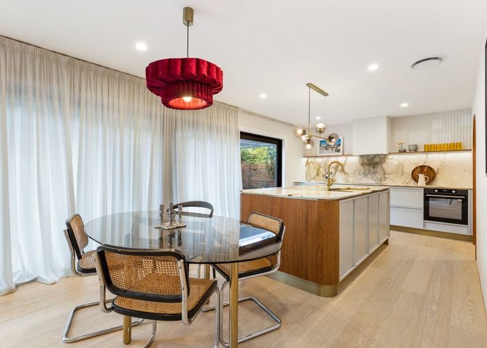  at 2/11 Smale Street, Point Chevalier, Auckland