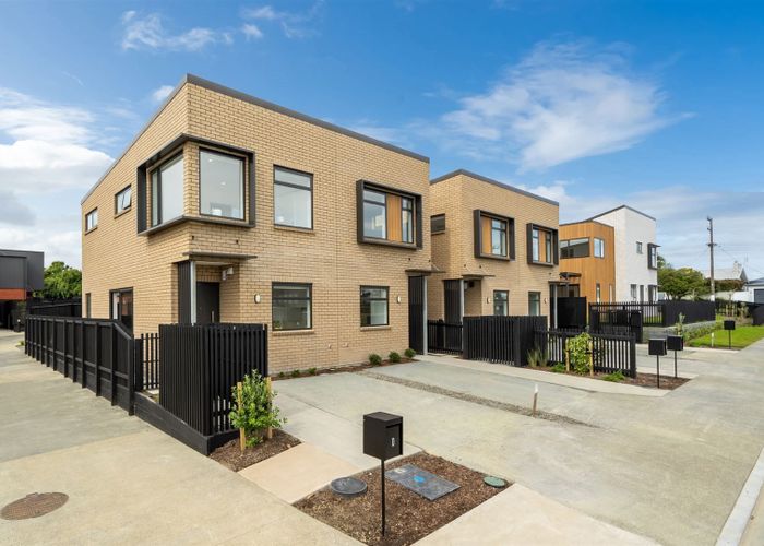  at 1D Lowe Street, Belmont, Auckland