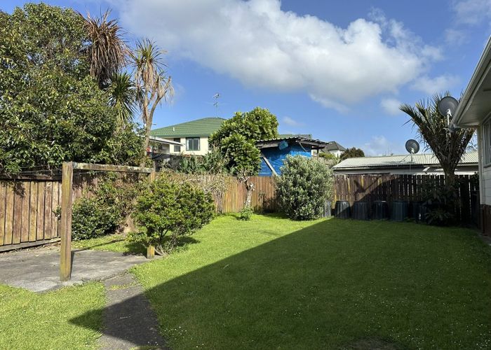  at 76 Rosewarne Cres, Glendene, Waitakere City, Auckland