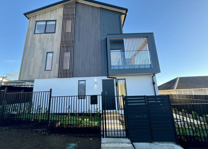  at 1/10 Fairclough Road, Beach Haven, North Shore City, Auckland